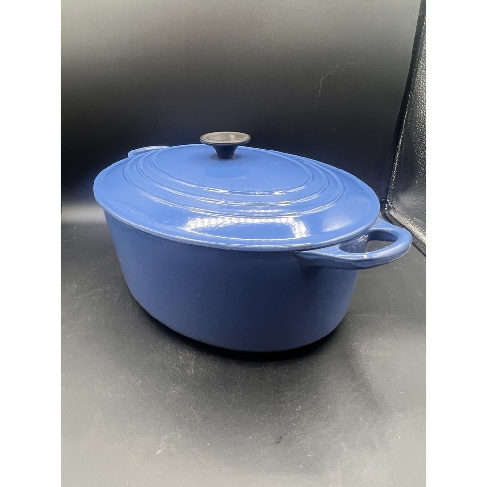 Le Creuset cast iron oval cobalt blue dutch oven #33 8 quart with lid - Picture 2 of 9